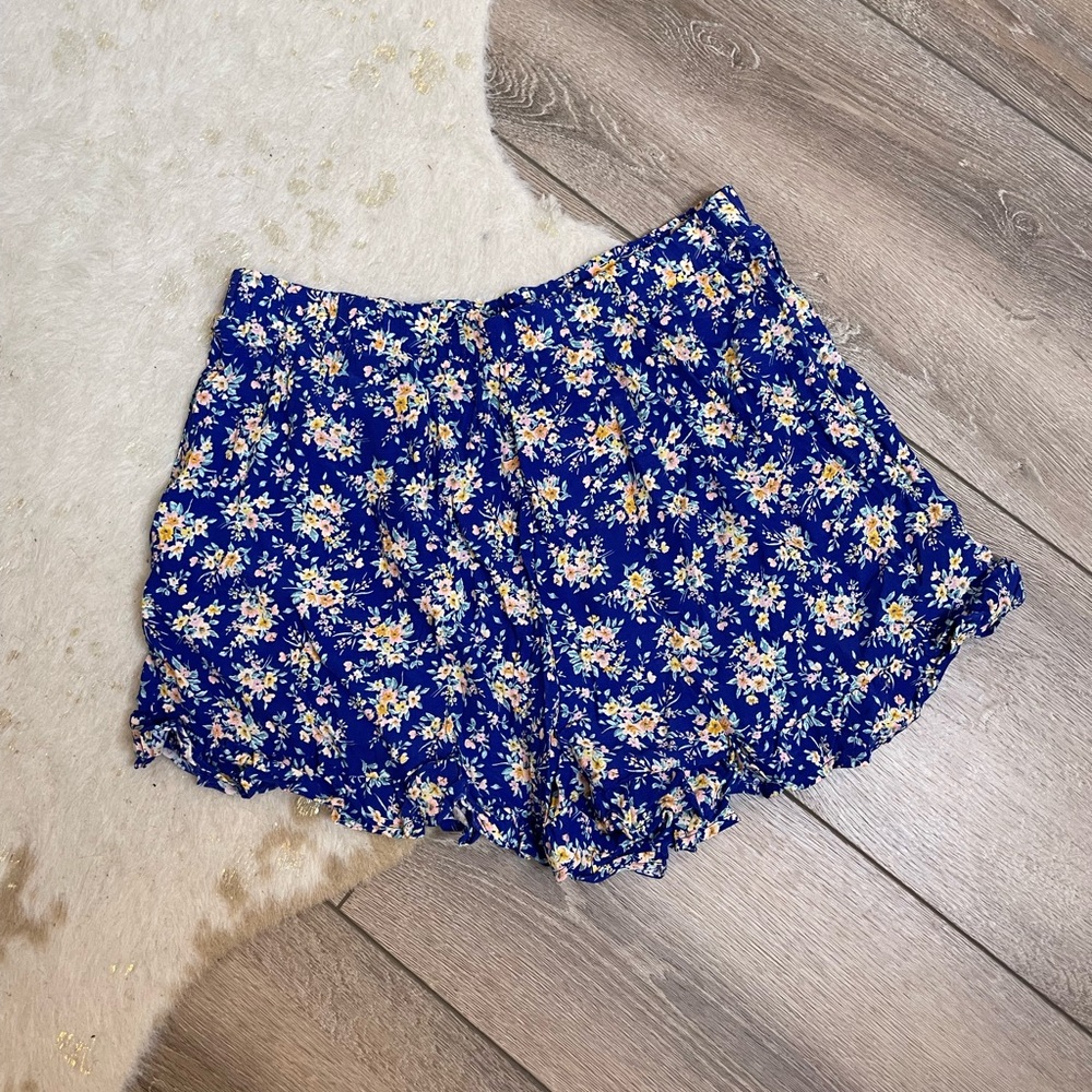 American Eagle blue floral ruffle mini shorts